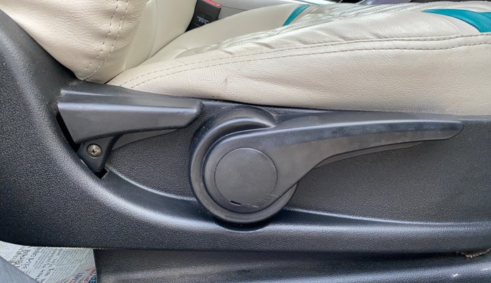 2018 Tata NEXON XZ PLUS PETROL DUAL TONE, Petrol, Manual, 86,988 km, Driver Side Adjustment Panel