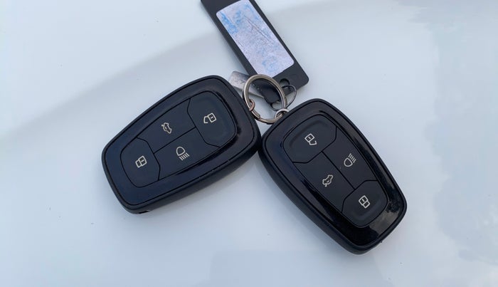 2018 Tata NEXON XZ PLUS PETROL DUAL TONE, Petrol, Manual, 86,988 km, Key Close Up