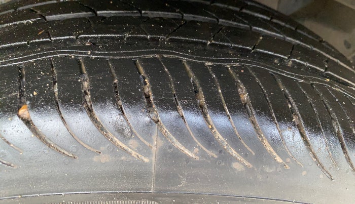 2018 Tata NEXON XZ PLUS PETROL DUAL TONE, Petrol, Manual, 86,988 km, Left Rear Tyre Tread