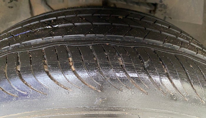 2018 Tata NEXON XZ PLUS PETROL DUAL TONE, Petrol, Manual, 86,988 km, Right Front Tyre Tread