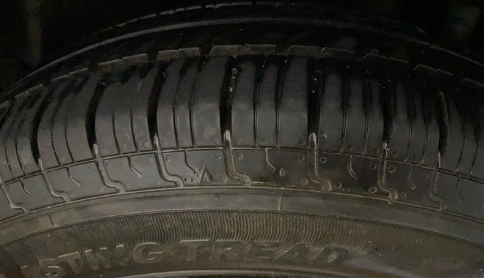 2017 Maruti Swift LXI (O), Petrol, Manual, 96,882 km, Left Rear Tyre Tread