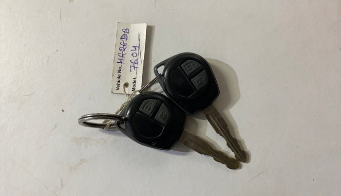 2017 Maruti Swift LXI (O), Petrol, Manual, 96,882 km, Key Close Up