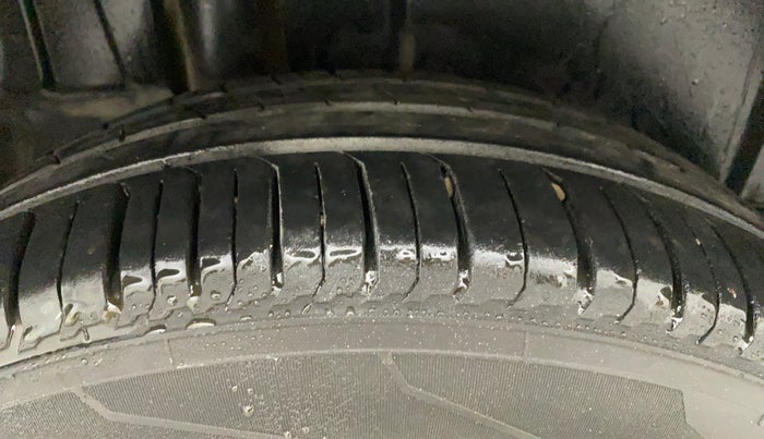 2014 Maruti Ertiga VXI ABS, Petrol, Manual, 50,906 km, Right Rear Tyre Tread