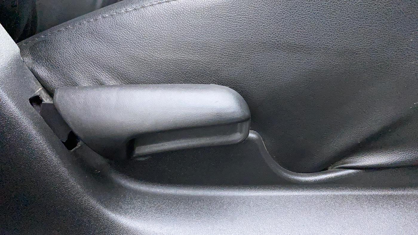 2022 Maruti Vitara Brezza VXI, Petrol, Manual, 31,020 km, Driver Side Adjustment Panel