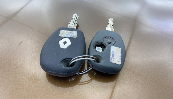 2014 Renault Duster RXE PETROL, Petrol, Manual, 57,039 km, Key Close Up
