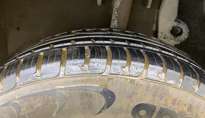 2014 Renault Duster RXE PETROL, Petrol, Manual, 57,039 km, Left Rear Tyre Tread