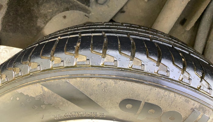 2014 Renault Duster RXE PETROL, Petrol, Manual, 57,039 km, Right Rear Tyre Tread