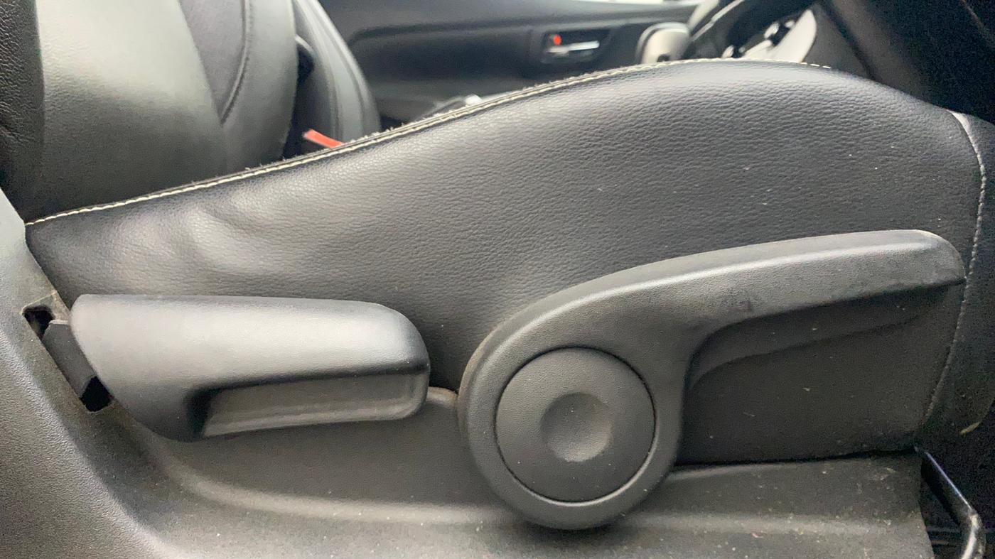 2021 Maruti S Cross ALPHA AT1.5, Petrol, Automatic, 66,815 km, Driver Side Adjustment Panel