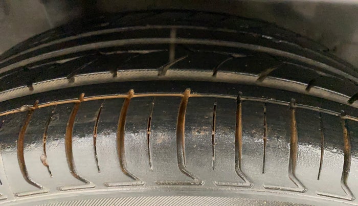 2013 Honda Brio VX AT, Petrol, Automatic, 81,645 km, Right Rear Tyre Tread