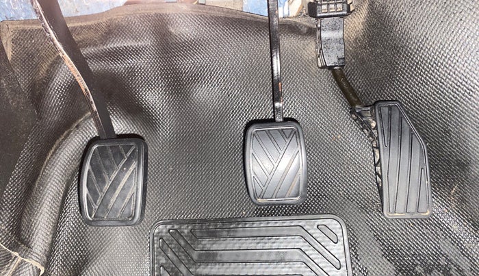 2020 Maruti XL6 ALPHA MT, Petrol, Manual, 76,493 km, Pedals