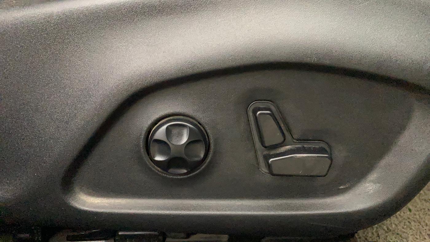 2019 Jeep Compass LIMITED PLUS PETROL AT, Petrol, Automatic, 1,05,696 km, Driver Side Adjustment Panel