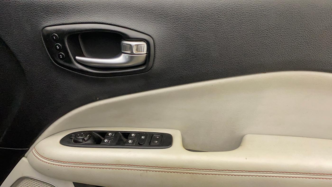 2019 Jeep Compass LIMITED PLUS PETROL AT, Petrol, Automatic, 1,05,696 km, Driver Side Door Panels Control