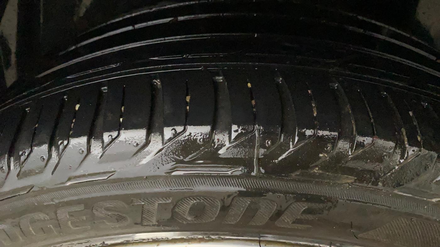 2019 Jeep Compass LIMITED PLUS PETROL AT, Petrol, Automatic, 1,05,696 km, Left Rear Tyre Tread