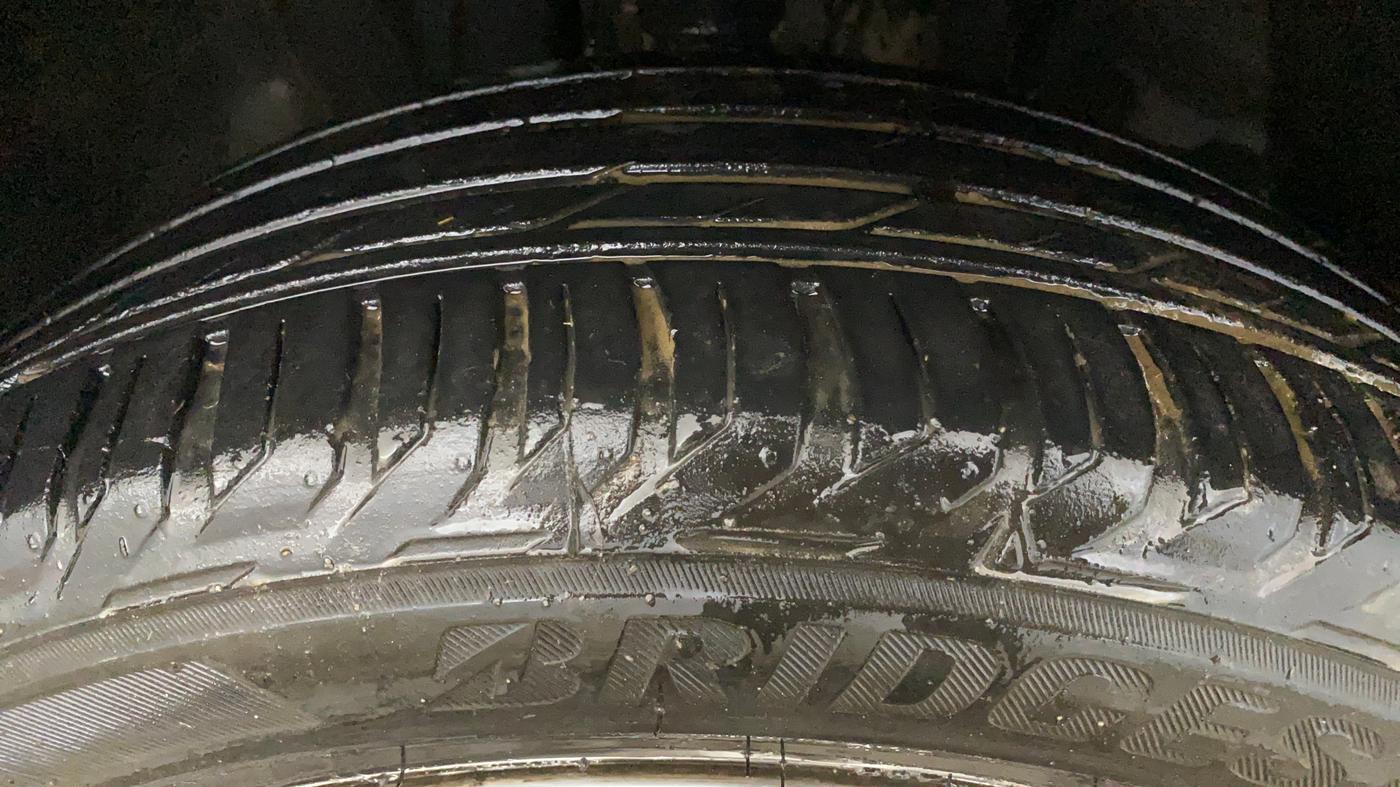 2019 Jeep Compass LIMITED PLUS PETROL AT, Petrol, Automatic, 1,05,696 km, Right Front Tyre Tread