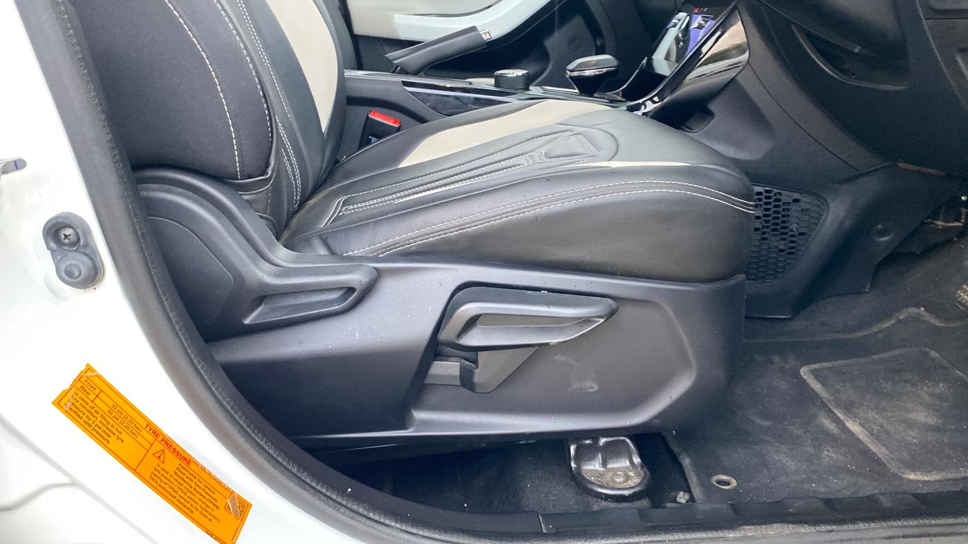 2024 Tata NEXON CREATIVE 1.2 REVOTRON 7 DCA, Petrol, Automatic, 17,577 km, Driver Side Adjustment Panel