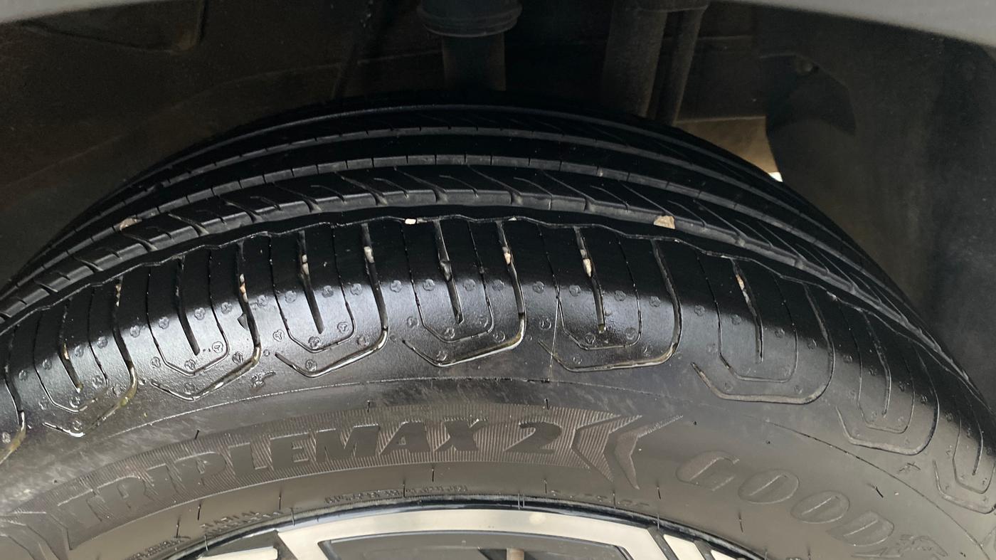 2024 Tata NEXON CREATIVE 1.2 REVOTRON 7 DCA, Petrol, Automatic, 17,577 km, Left Rear Tyre Tread