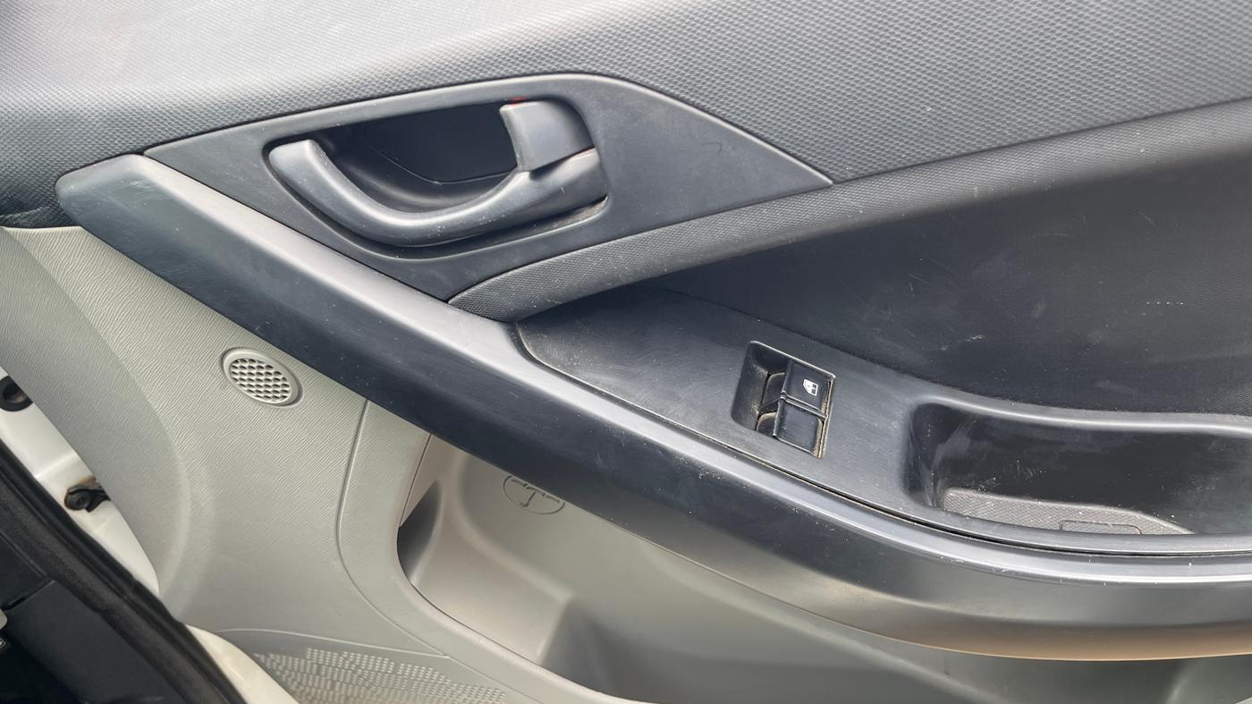 2018 Tata Tiago XZ PETROL, Petrol, Manual, 72,019 km, Driver Side Door Panels Control