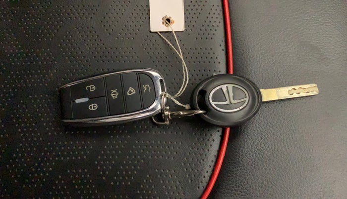 2022 Tata PUNCH PURE MT, Petrol, Manual, 42,135 km, Key Close Up