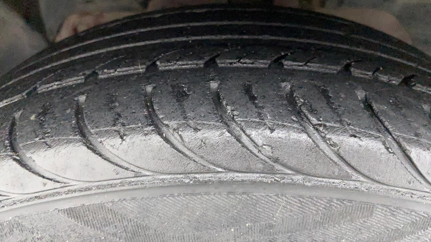 2017 Ford New Figo 1.2 TITANIUM, Petrol, Manual, 36,848 km, Left Front Tyre Tread