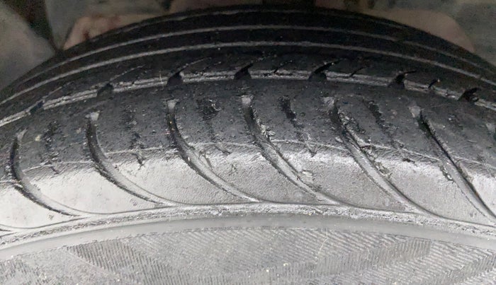 2017 Ford New Figo 1.2 TITANIUM, Petrol, Manual, 36,848 km, Left Front Tyre Tread