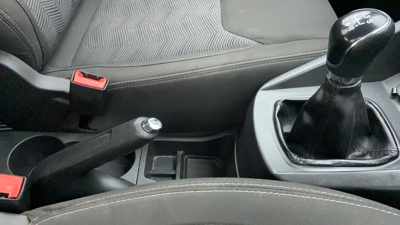 2017 Ford New Figo 1.2 TITANIUM, Petrol, Manual, 36,848 km, Gear Lever