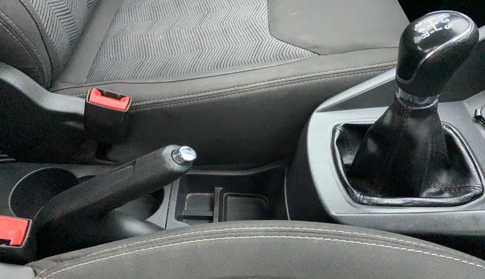 2017 Ford New Figo 1.2 TITANIUM, Petrol, Manual, 36,848 km, Gear Lever