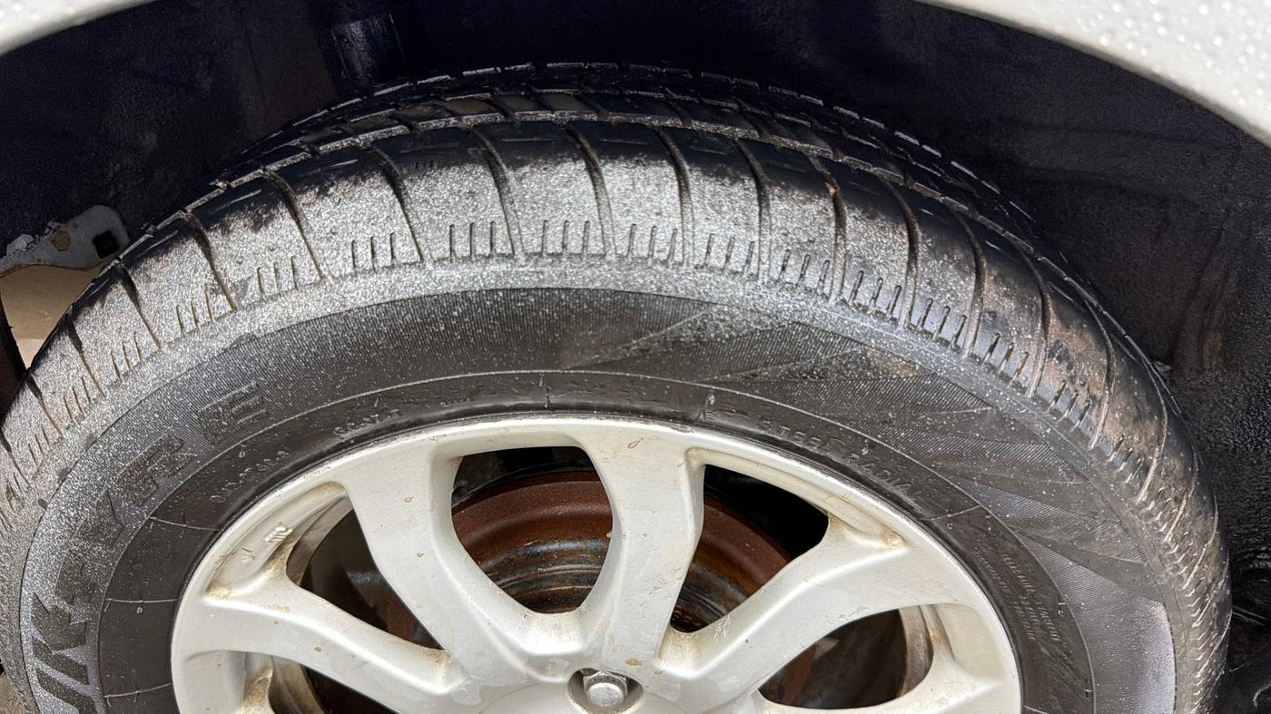 2015 Honda Amaze 1.2L I-VTEC VX AT, Petrol, Automatic, 40,389 km, Right Rear Tyre Tread