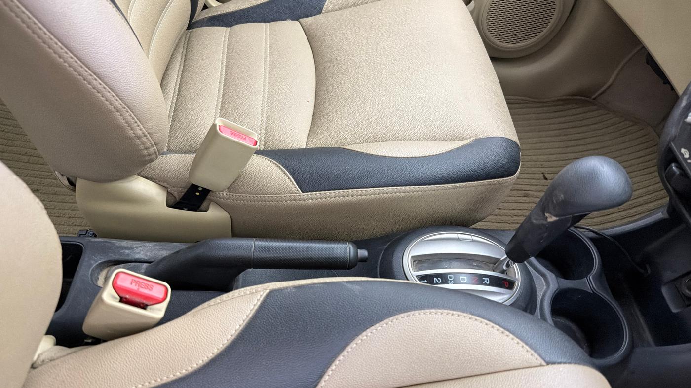 2015 Honda Amaze 1.2L I-VTEC VX AT, Petrol, Automatic, 40,389 km, Gear Lever