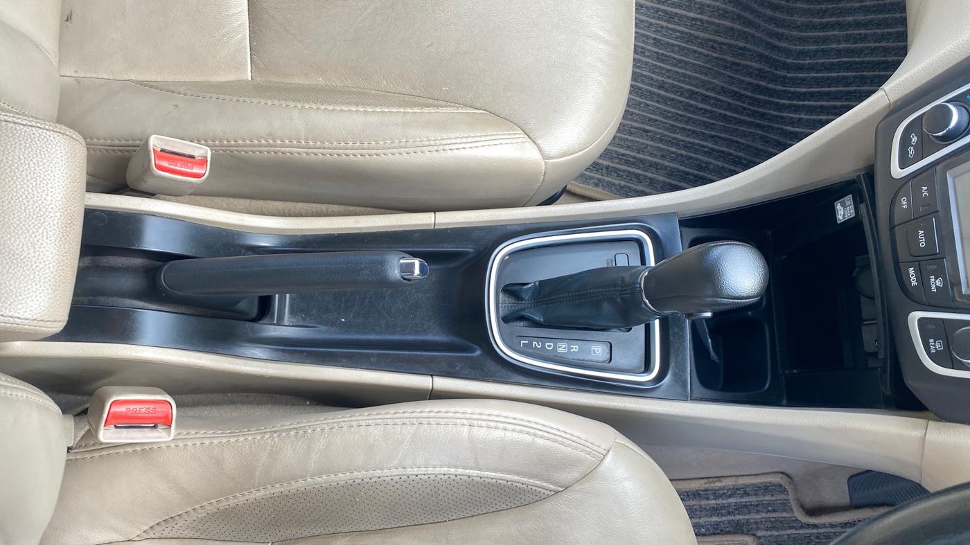 2018 Maruti Ciaz ALPHA  AT 1.5 SHVS PETROL, Petrol, Automatic, 27,796 km, Gear Lever