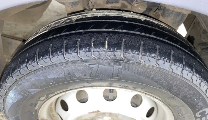 2016 Hyundai Eon ERA +, Petrol, Manual, 52,484 km, Left Rear Tyre Tread