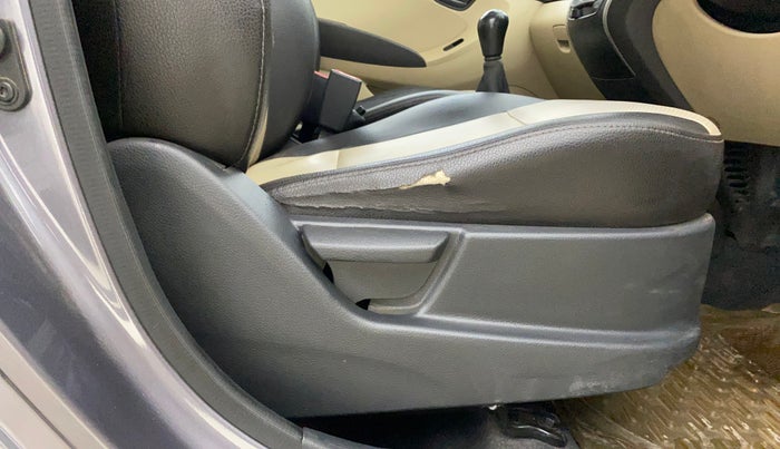 2016 Hyundai Eon ERA +, Petrol, Manual, 52,484 km, Driver Side Adjustment Panel