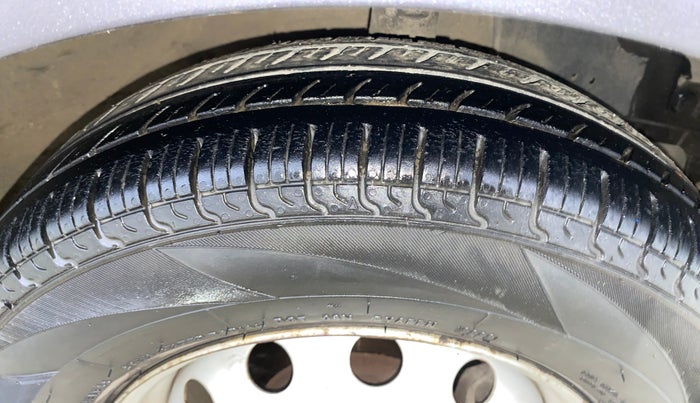 2016 Hyundai Eon ERA +, Petrol, Manual, 52,484 km, Right Front Tyre Tread