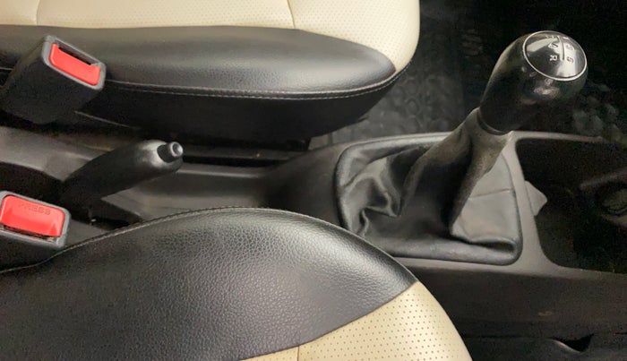 2015 Hyundai Eon ERA +, Petrol, Manual, 1,09,923 km, Gear Lever