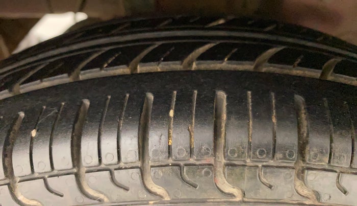 2015 Hyundai Eon ERA +, Petrol, Manual, 1,09,923 km, Right Rear Tyre Tread
