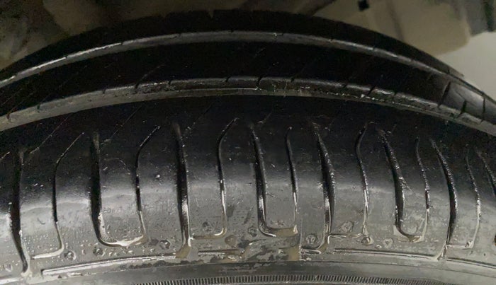 2013 Maruti Wagon R Stingray VXI, Petrol, Manual, 51,488 km, Left Front Tyre Tread