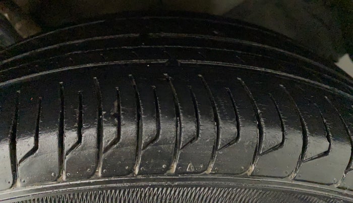 2013 Maruti Swift Dzire VXI REGAL EDITION, CNG, Manual, 61,130 km, Left Rear Tyre Tread