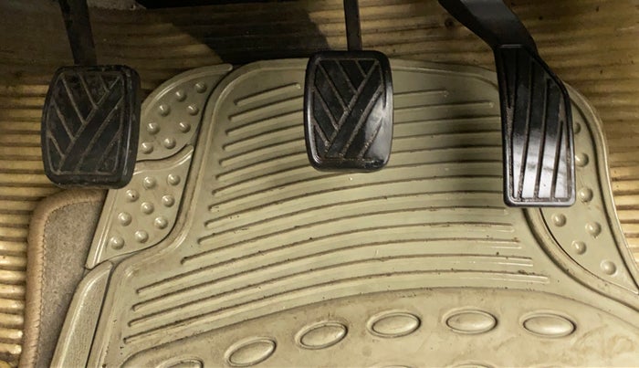 2013 Maruti Swift Dzire VXI REGAL EDITION, CNG, Manual, 61,130 km, Pedals