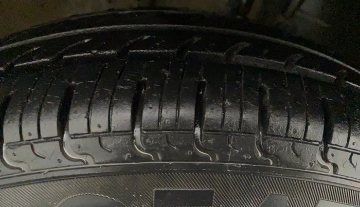 2016 Renault Kwid RXT 1.0 (O), Petrol, Manual, 38,818 km, Left Front Tyre Tread