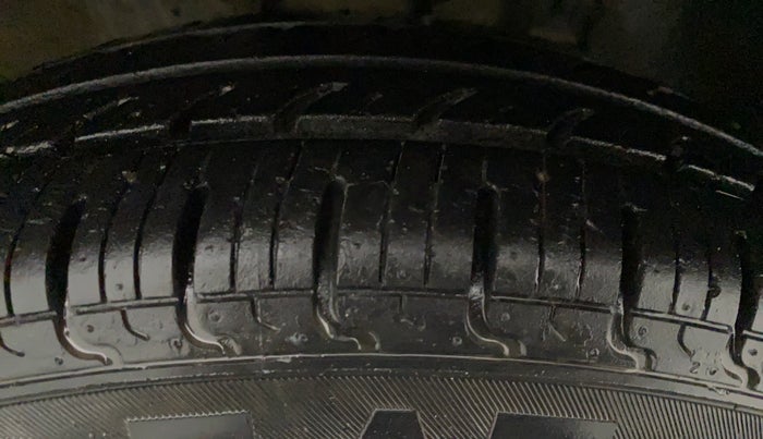 2016 Renault Kwid RXT 1.0 (O), Petrol, Manual, 38,818 km, Left Rear Tyre Tread