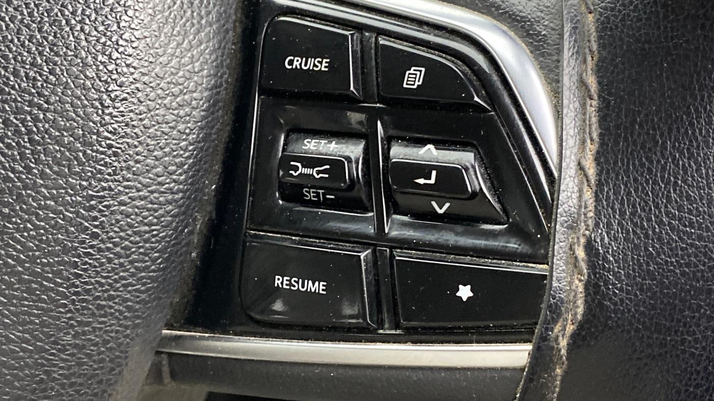 2023 Mahindra XUV700 AX 7 LUXURY P AT 7 STR, Petrol, Automatic, 63,989 km, Adaptive Cruise Control