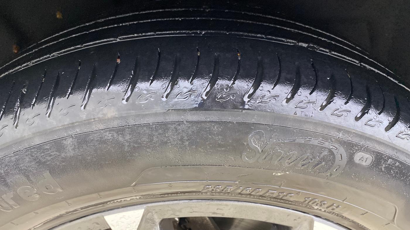 2023 Mahindra XUV700 AX 7 LUXURY P AT 7 STR, Petrol, Automatic, 63,989 km, Right Rear Tyre Tread