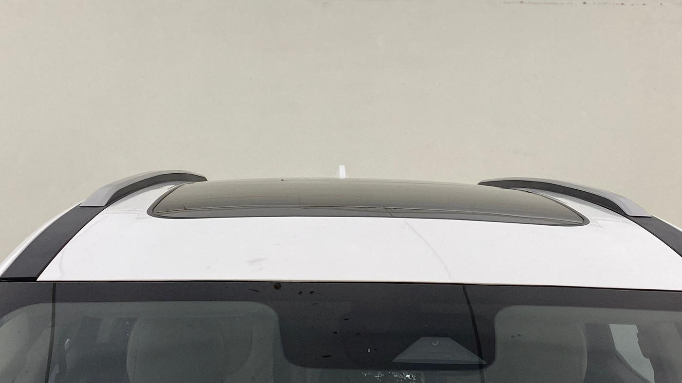 2023 Mahindra XUV700 AX 7 LUXURY P AT 7 STR, Petrol, Automatic, 63,989 km, Moonroof/ Sunroof