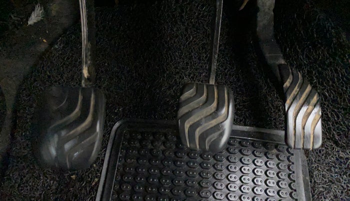 2017 Renault Kwid 1.0 RXT, CNG, Manual, 59,624 km, Pedals