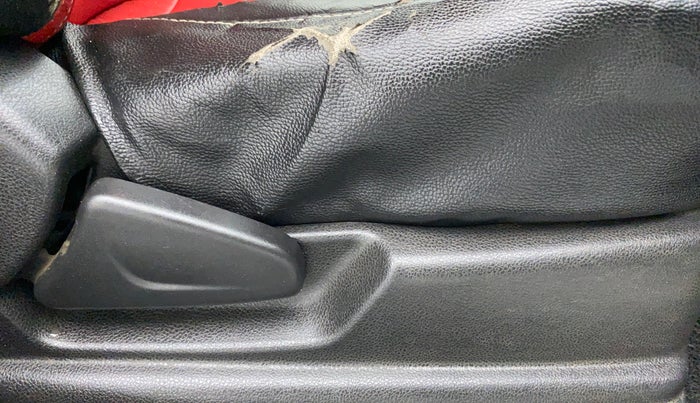 2017 Renault Kwid 1.0 RXT, CNG, Manual, 59,624 km, Driver Side Adjustment Panel