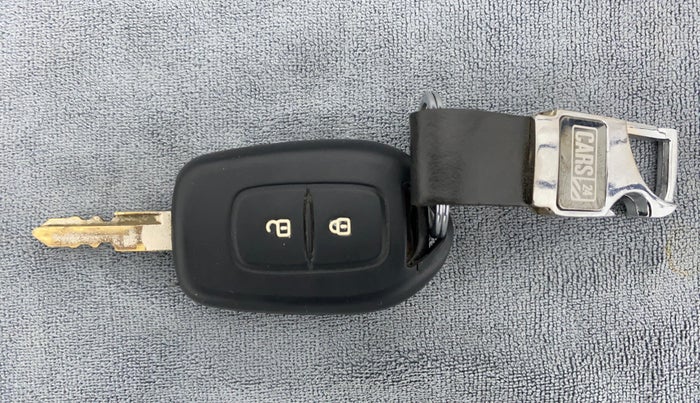 2017 Renault Kwid 1.0 RXT, CNG, Manual, 59,624 km, Key Close Up