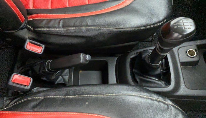 2017 Renault Kwid 1.0 RXT, CNG, Manual, 59,624 km, Gear Lever