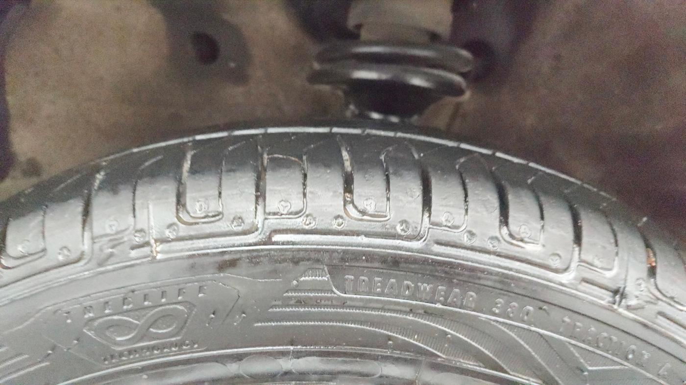 2018 Maruti Wagon R 1.0 VXI AMT, Petrol, Automatic, 49,518 km, Left Front Tyre Tread