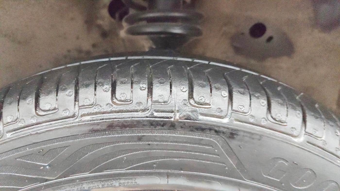 2018 Maruti Wagon R 1.0 VXI AMT, Petrol, Automatic, 49,518 km, Right Front Tyre Tread