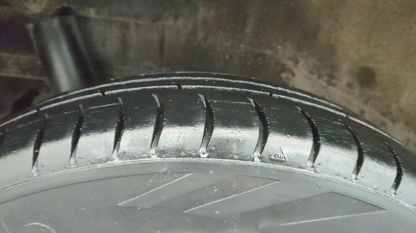 2018 Maruti Wagon R 1.0 VXI AMT, Petrol, Automatic, 49,518 km, Right Rear Tyre Tread