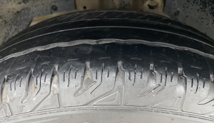 2017 Mahindra XUV500 W8 FWD AT, Diesel, Automatic, 91,696 km, Left Front Tyre Tread